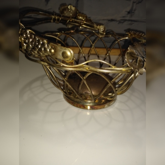 Godinger vintage silverplate grape wire basket. - Picture 4 of 8